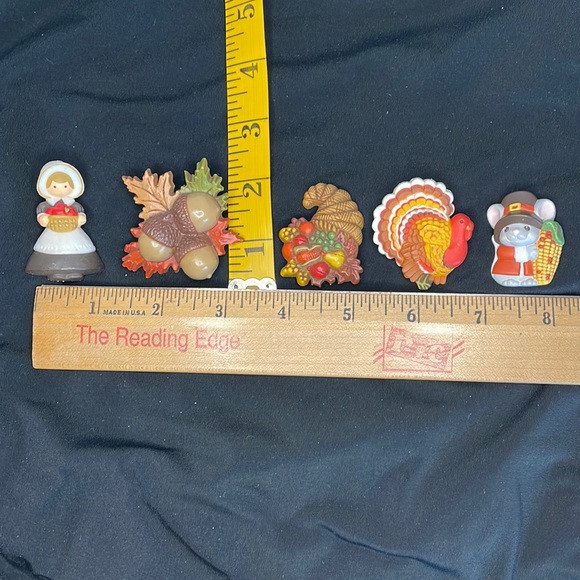Vintage pin set of 17 (variety of Fall & winter) - Picture 9 of 10